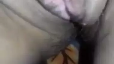 Desi outie pussy and small breasts in close-up MMS video of XXX actress