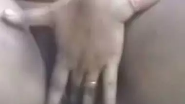 Curvy Desi village girl shows perky XXX tits and pussy in MMS clip