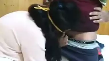 Devar Bhabhi In Mere Pati Ka Randi Baj Dost Ki Land Chuswa Di Hotel Room Pe , Paisa Udhar Lene K Liye