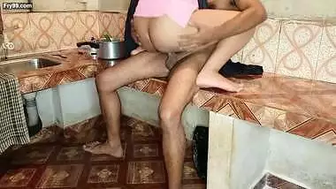 Maid Boli SAHEB Pahle Khana Bana Lene Do Baad Me Aram Se Chod Lena Meri Chut