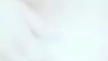 Webcam video of good-looking Desi girl oiling wonderful body