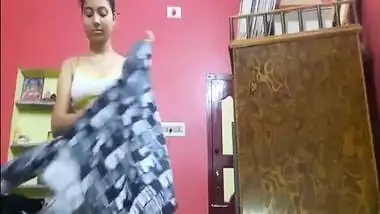 Tempting Desi teen sets camera to film her sex belly during XXX changing