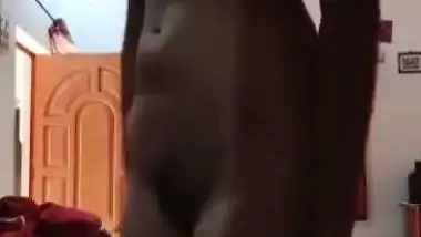 18 yr old Bihari girl gets naked in an Indian girl nude MMS