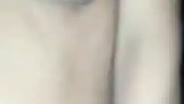 Bhabhi with small breasts poses on cam with no clothes in Desi XXX porn