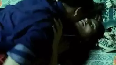 Telugu sex video of a youthful pair having sex for the 1st time in his abode