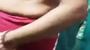 Sweet Desi housewife takes off sexy sari to show her bald XXX pussy