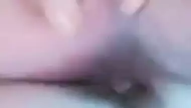 Naked Indian cutie wakes up and decides to record porn clip for BF