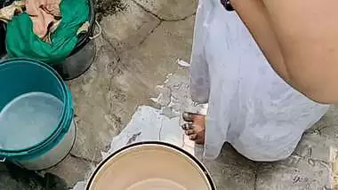 High quality bathing video of sexy bhabhi with boob show