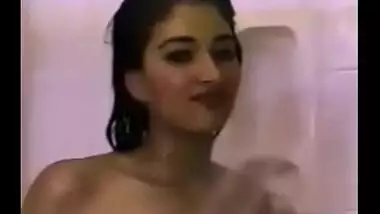 Hot Delhi babe Records Her Own MMS For Lover