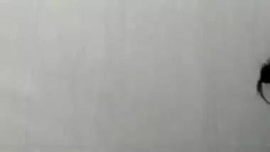 SEXY SOUTH INDIAN BITCH SHAVING HER ARM-PITS AND PUSSY FOR B