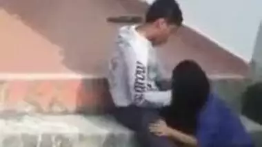 Indian lovers outdoor oral-sex sex MMS movie scene goes viral