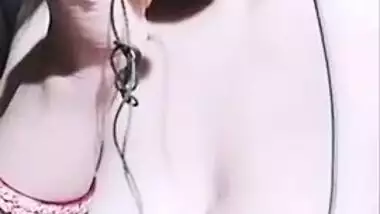 Naughty XXX girl exposes fat pussy in live show for Desi viewers