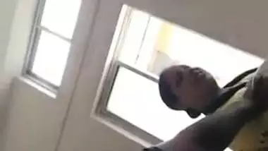 XXX man puts hand in Desi MILF's sari and paws boobs in MMS porn