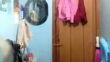 Indian whore closes the door and starts daily XXX striptease home