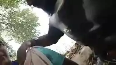 Outdoor MMS video of Desi whore stroking and sucking XXX phallus