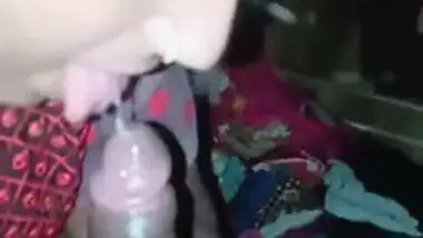Indian XXX housewife sucking her cocky husband’s dick like ice-cream MMS