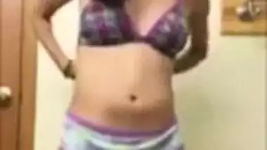 Free sex video of a hot college girl stripping and seducing her lover
