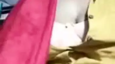 Spectators crave some porn and the pretty Desi lady flashes breasts