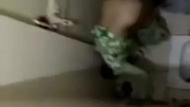 A couple of Desi perverts have sex in the toilet on hidden XXX cam