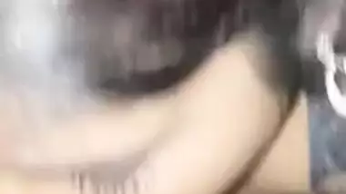 Guy makes Desi girl give him a XXX blowjob in close-up MMS video