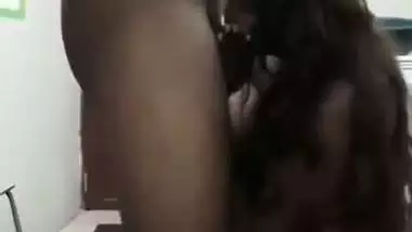Shri Lankan girl records her blowjob MMS and cum drop