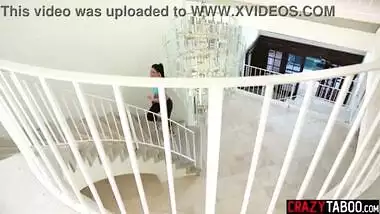 Busy lesbian MILF stepmom India Summer relaxed by horny teen stepdaughter Shyla Jennings