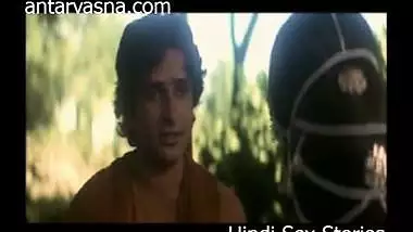 Simi Grewal – Shashi Kapoor sex Scene from a 1972 bollywood movie-1