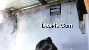 Today Exclusive- Cute Desi Girl Record Her Bathing Video For Bf