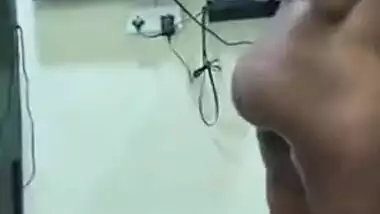 Teen Desi opens the towel and shows off XXX titties and sex sized butt