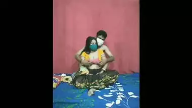 Desi MILF is about to be banged by her impatient XXX lover at home