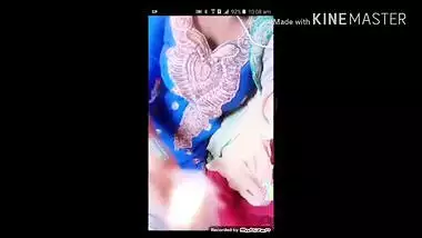 Bengali Bhabi lifting Salwaar and showing panty and navel !!! Don’t miss it!