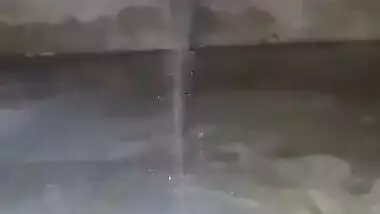 Desi aunty pissing
