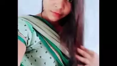 Hot marwadi housewife bhabhi roshni milky navel cleavage show