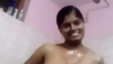 Today Exclusive- Sexy Mallu Girl Record Bathing Clip Part 1