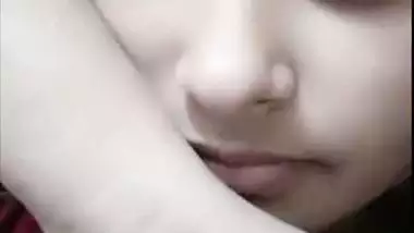 Beautiful Chamet cam girl nude round boobs showing