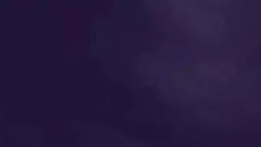 Desi babe is proud of sperm on face so she exposes if in XXX MMS video