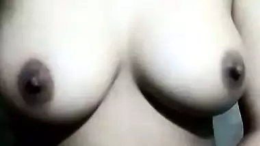 Cute Bengali YouTuber nude boobs and pussy expose