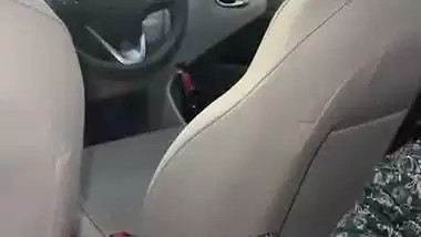 Horny lady’s outdoor blowjob makes her guy cum in the car