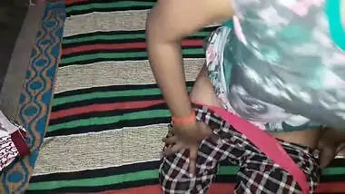 Guy captures Desi wife who shows body XXX parts to hubby and viewers