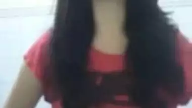 Indian babe showing boobs saying mujhe toh yaad hi nahi main bra nahi pahni hu