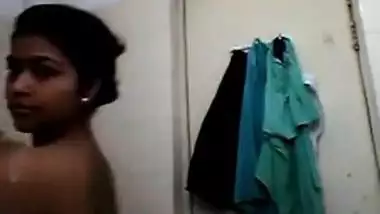 Desi whore goes to bathroom but takes camera to film her sexy body