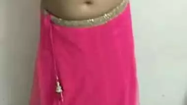 Good-looking Indian dancer during performance flashes small XXX tits