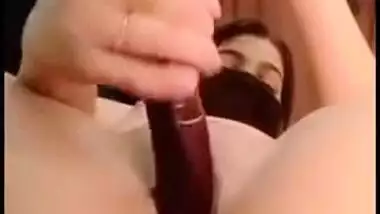 Horny Desi babe cums hard using big XXX veggies for her twat on cam