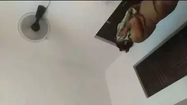 Mallu wife after bath nude before lover at home