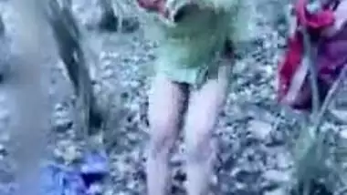 Tamil babe with small boobs topless morning show outdoor in jungle, Desi mms