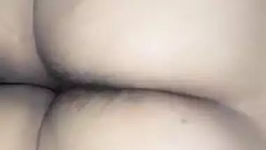 Dost Ke Behan Ko Rat Me Nanga Kia. Gand Hila Hila Ke Pani Nikal Dia