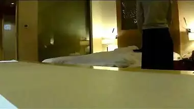 Worker of hotel and naked Indian diva take part in unplanned porn clip