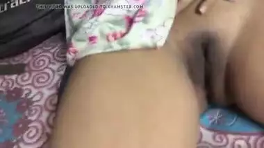 Hot bhabhi fingering pussy