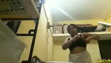 Indian girl exposes her boobies but soon puts black bra on in home porn