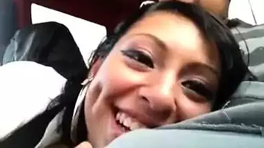 Sexi video of a youg couple enjoying outdoor sex in their car